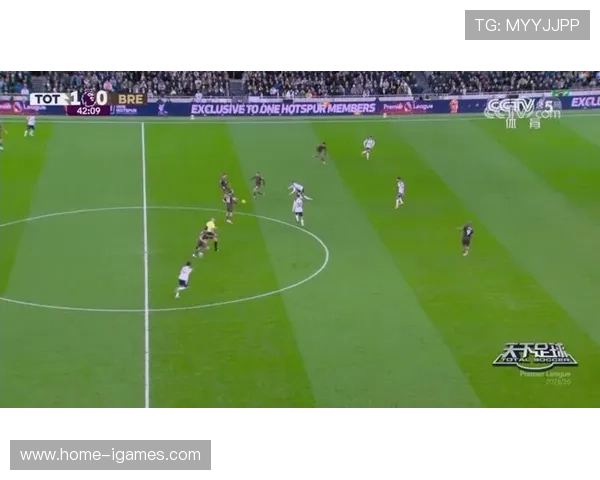 西蒙斯踩踏范戴克染红，热刺主场遭遇双重打击